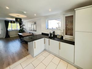 Kitchen- click for photo gallery